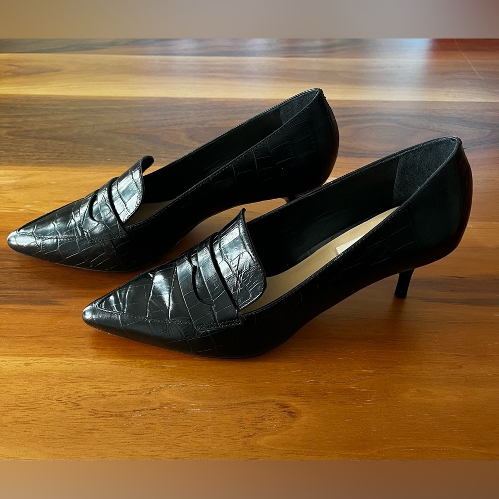 Antonio Melani Croc Embossed Kitten Heel
Pumps Black| 8.5 - Picture 2 of 4